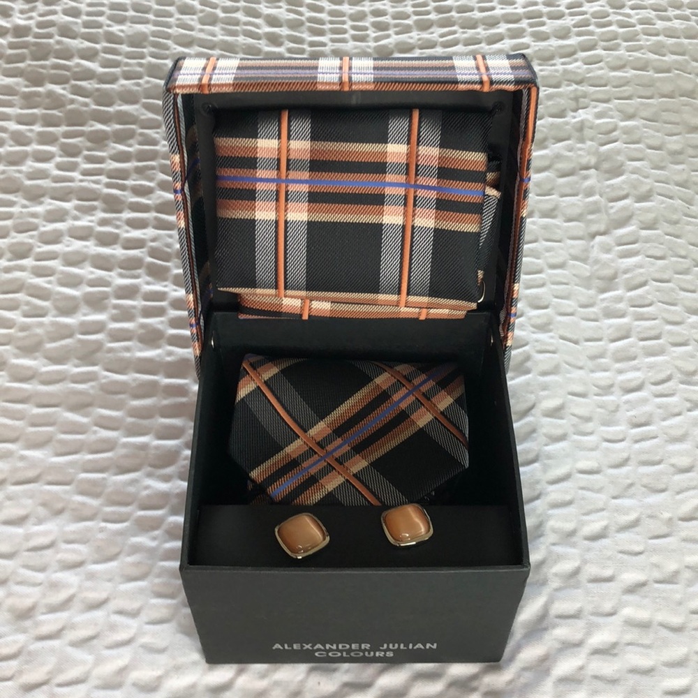 Alexander Julian tie set